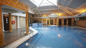 Indoor pool, pool loungers