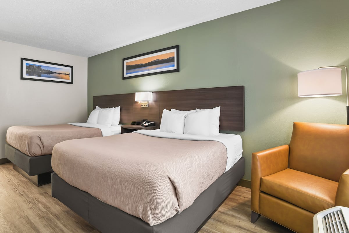 Premium bedding, in-room safe, iron/ironing board, free WiFi