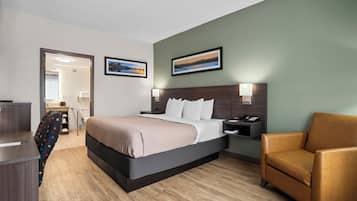 Premium bedding, in-room safe, iron/ironing board, free WiFi