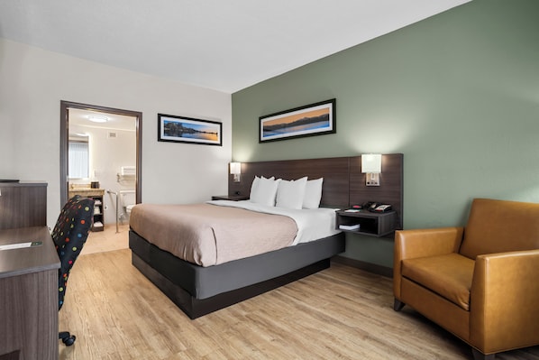 Premium bedding, in-room safe, iron/ironing board, free WiFi - Quality Inn Jonesville I-77 (Jonesville)
