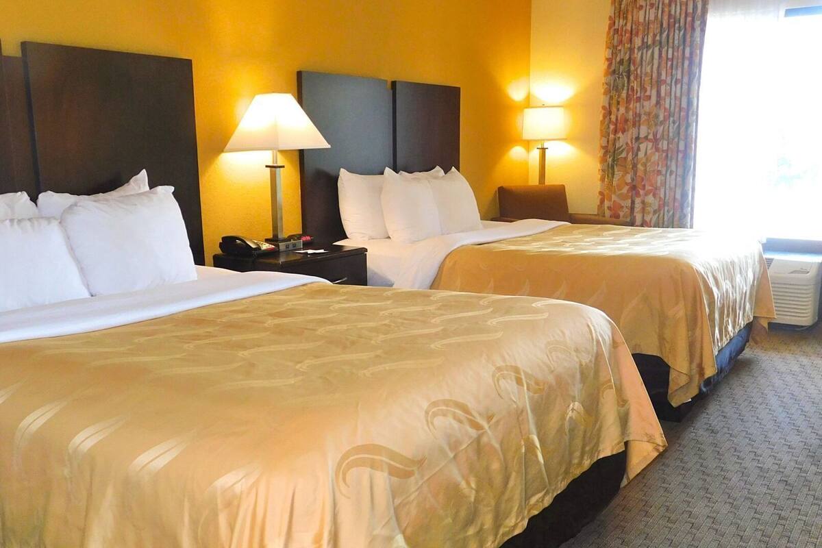 Premium bedding, in-room safe, iron/ironing board, free WiFi