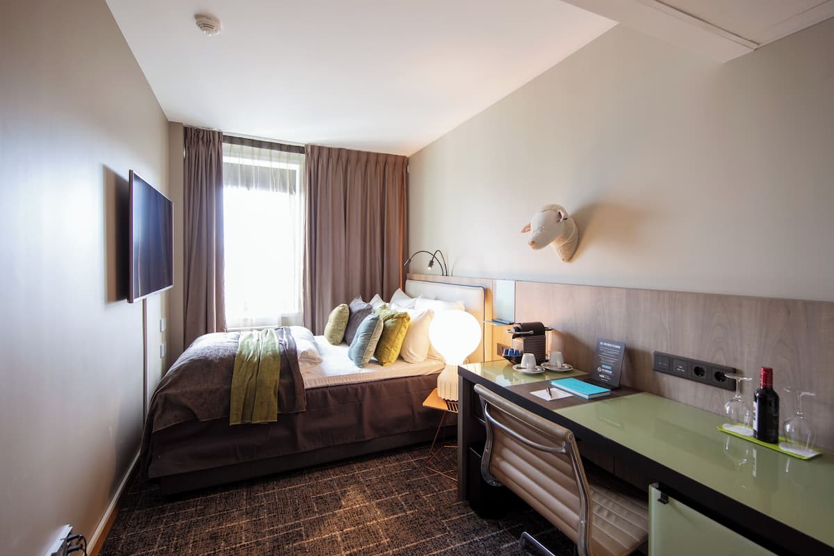 Double Room (Compact) | Premium bedding, minibar, in-room safe, laptop workspace