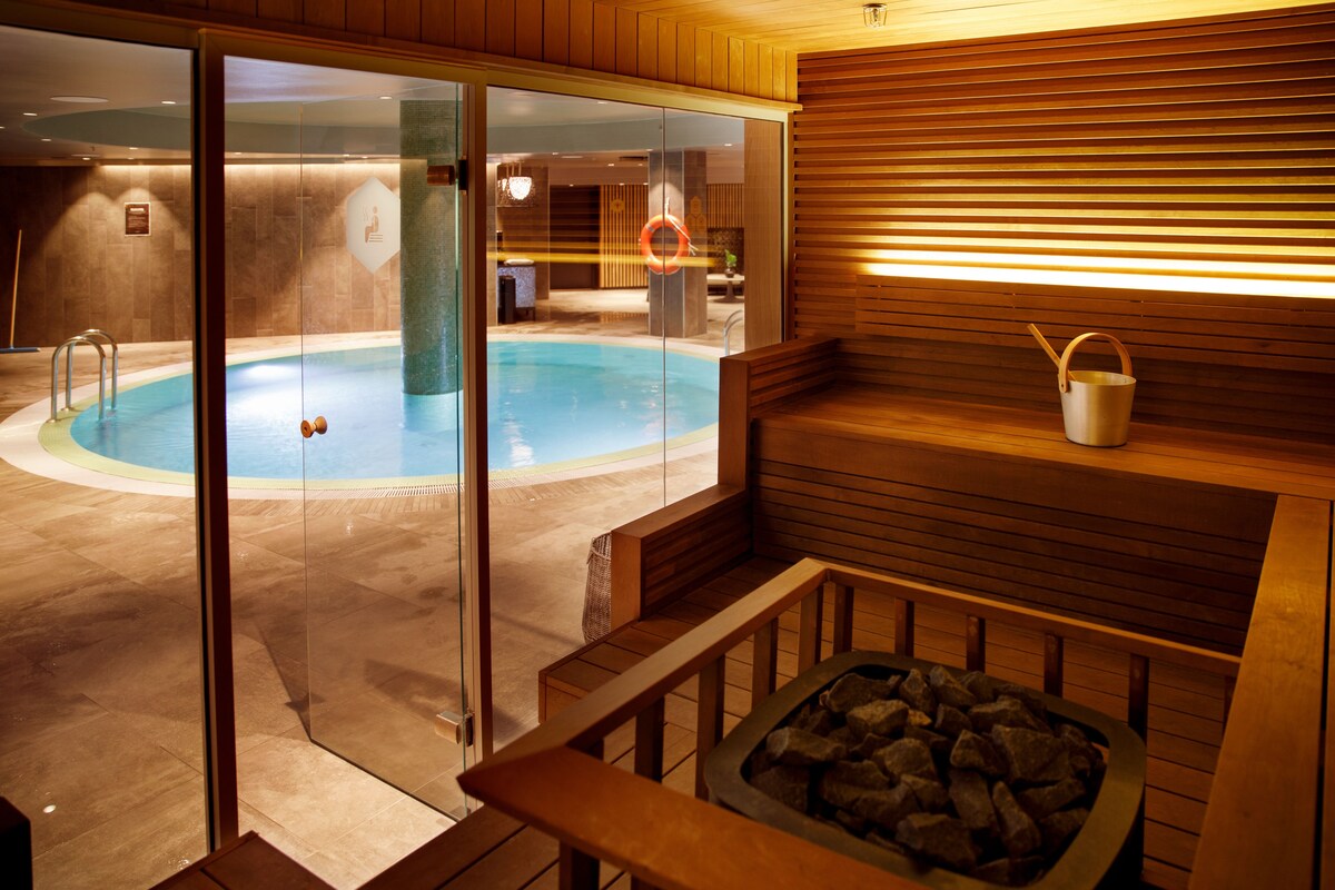 Circular pool in a spa with a sauna