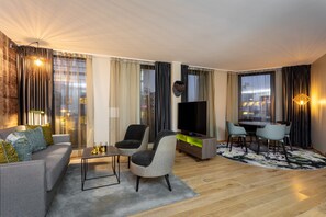 Suite, 1 Bedroom | Living area