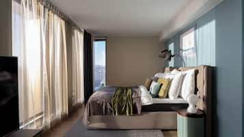 Superior Suite | Premium bedding, minibar, in-room safe, laptop workspace