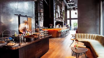 Petit déjeuner, déjeuner et brunch servis sur place