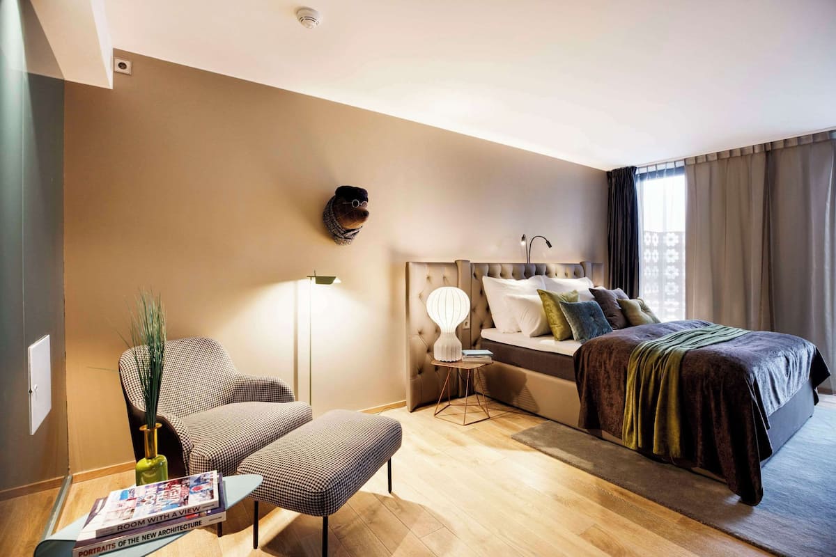 Premium bedding, minibar, in-room safe, laptop workspace