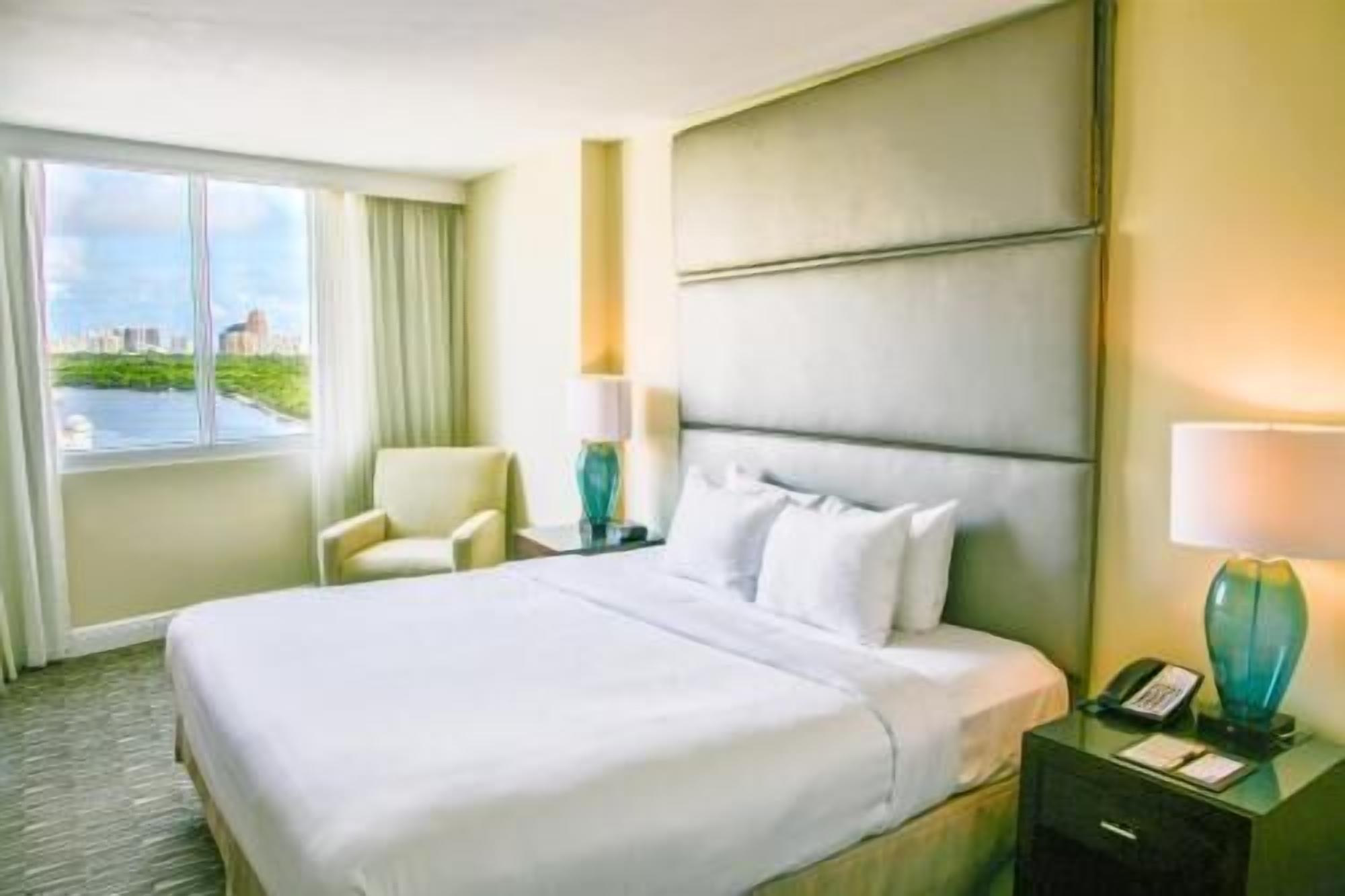 Premium bedding, in-room safe, desk, iron/ironing board