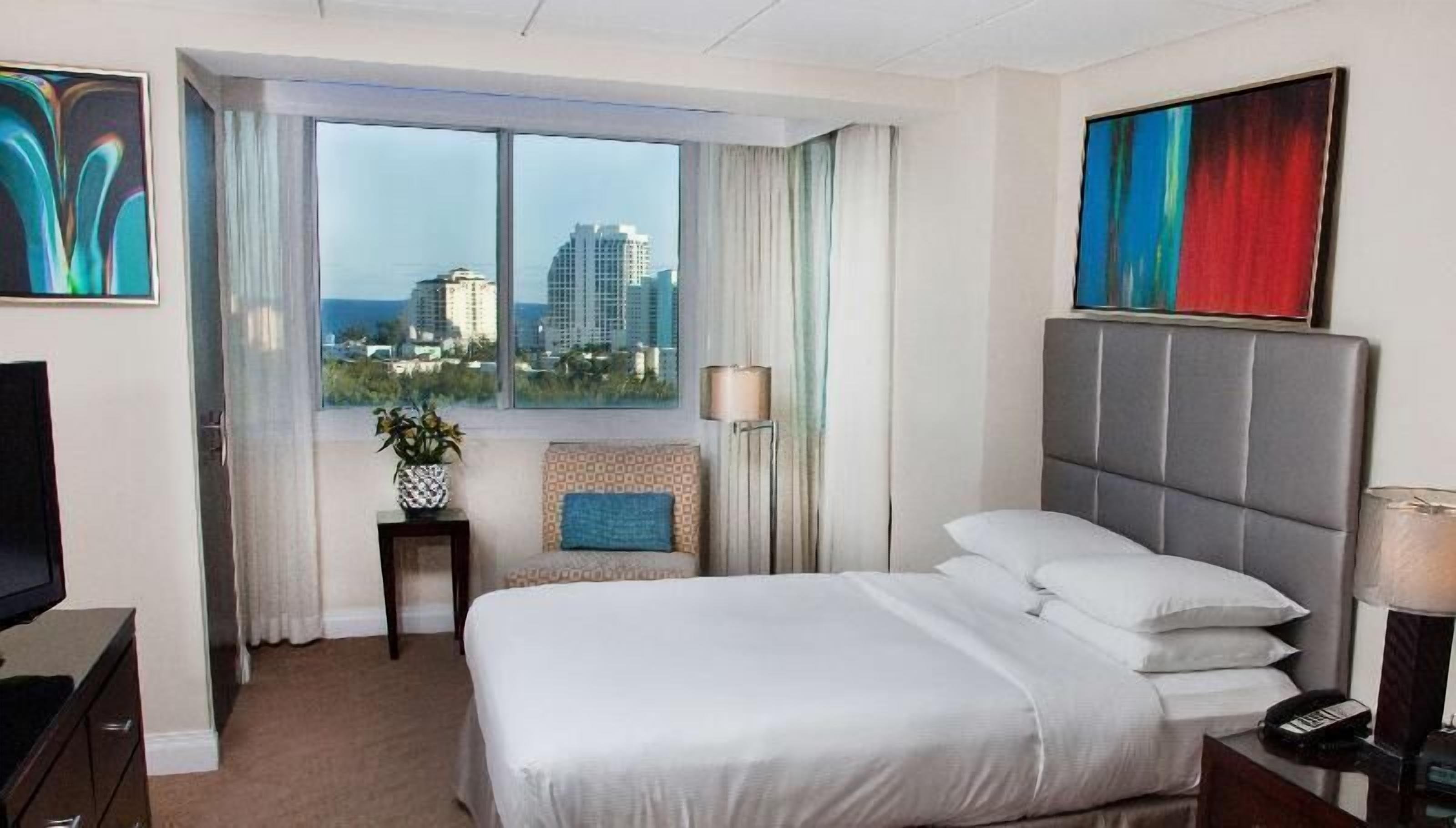 Premium bedding, in-room safe, desk, iron/ironing board