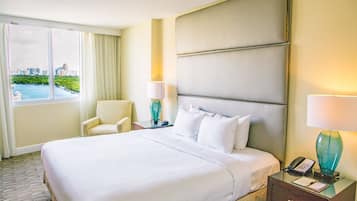 Premium bedding, in-room safe, desk, iron/ironing board