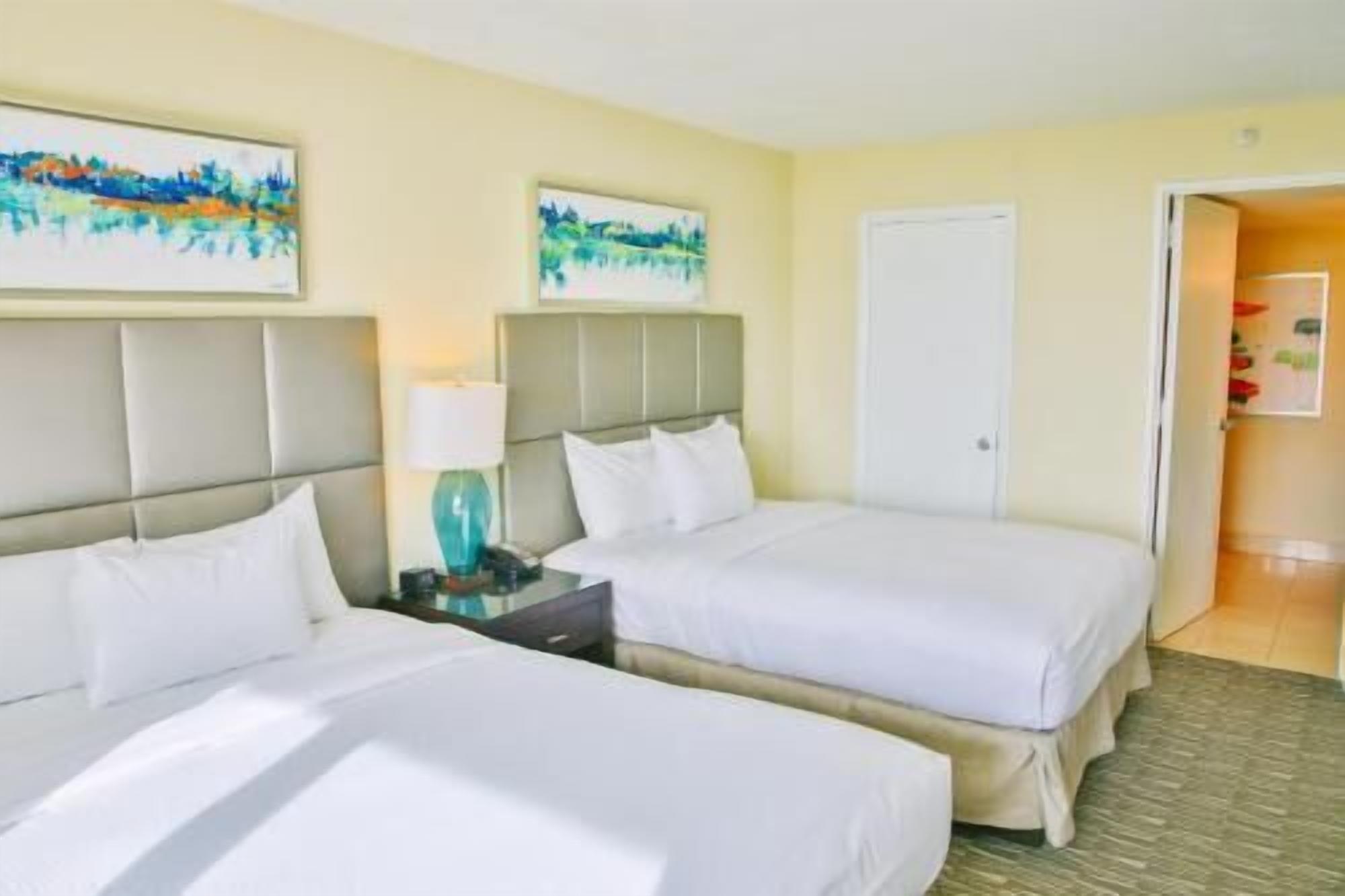 Premium bedding, in-room safe, desk, iron/ironing board