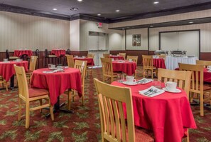 Free daily buffet breakfast - Ramada by Wyndham Triangle/Quantico (Triangle)