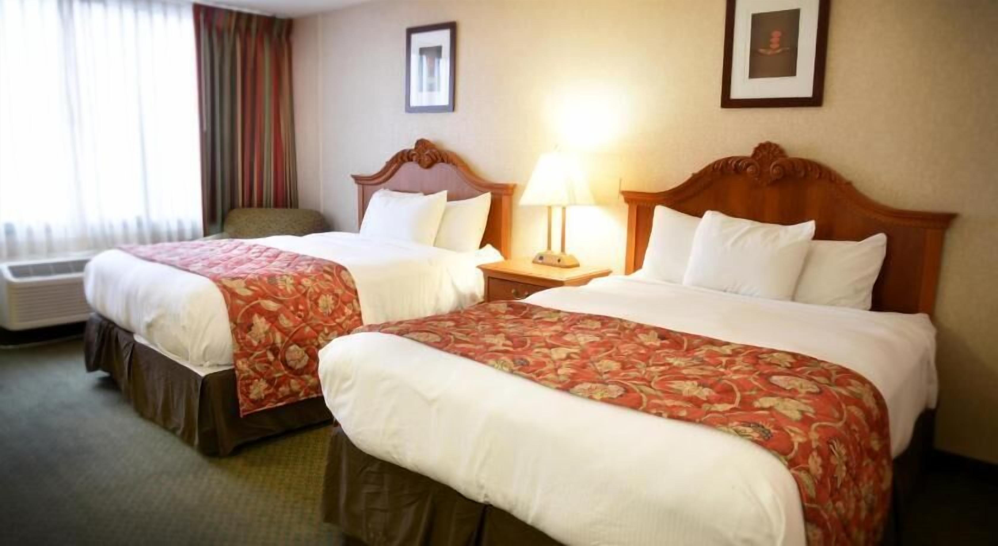 Premium bedding, in-room safe, desk, laptop workspace