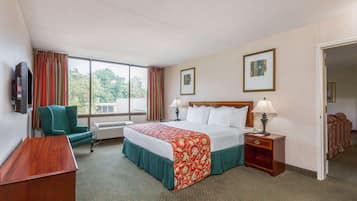 Sängtillbehör av högsta kvalitet och värdeförvaringsskåp på rummet