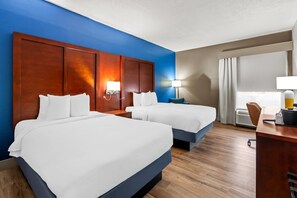 Standard-huone, 2 parisänkyä | Ylelliset vuodevaatteet, memory foam -patjalliset sängyt, työpöytä