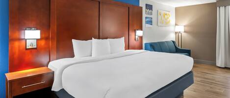 Standard Room, 1 King Bed, Non Smoking | Room amenity