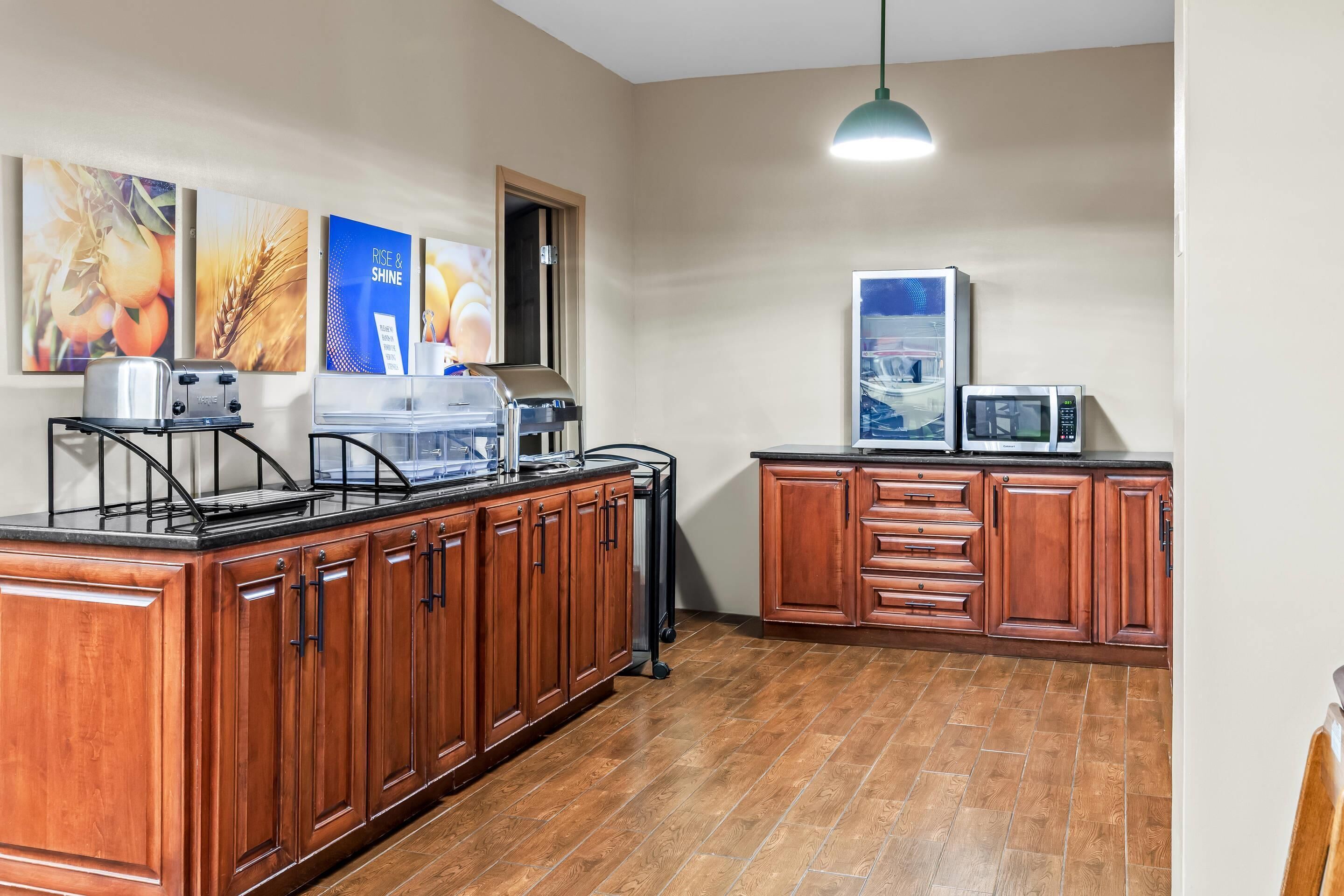 Free daily continental breakfast