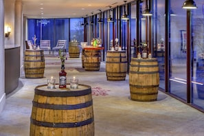 Bar (on property) - DoubleTree by Hilton Hotel Nashville Downtown (Nashville)
