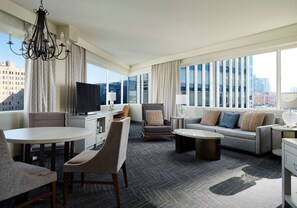 Suite, 1 King Bed (Parlor) | Living area | 46-inch flat-screen TV with satellite channels, TV, pay movies - DoubleTree by Hilton Hotel Nashville Downtown (Nashville)