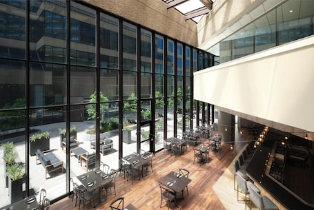 Bar (en la propiedad). DoubleTree by Hilton Hotel Nashville Downtown