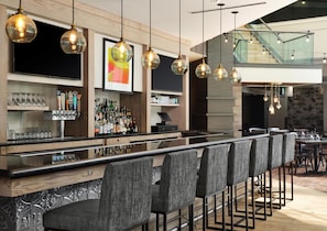 Bar (on property) - DoubleTree by Hilton Hotel Nashville Downtown (Nashville)