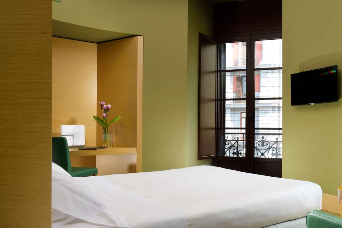 1 bedroom, premium bedding, down duvets, in-room safe