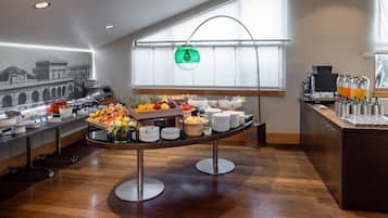 Desayuno buffet todos los días (con cargo)