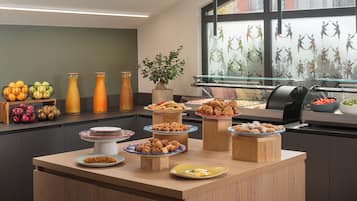 Petit déjeuner buffet servi tous les jours en supplément