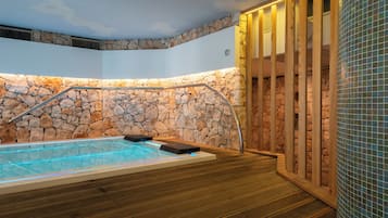 Indoor spa tub