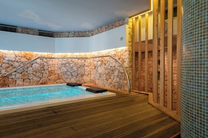 Indoor spa tub