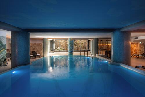 Piscina coberta (horari: 16:30-20:30) i gandules