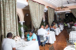 Breakfast, lunch, dinner served; local and international cuisine
