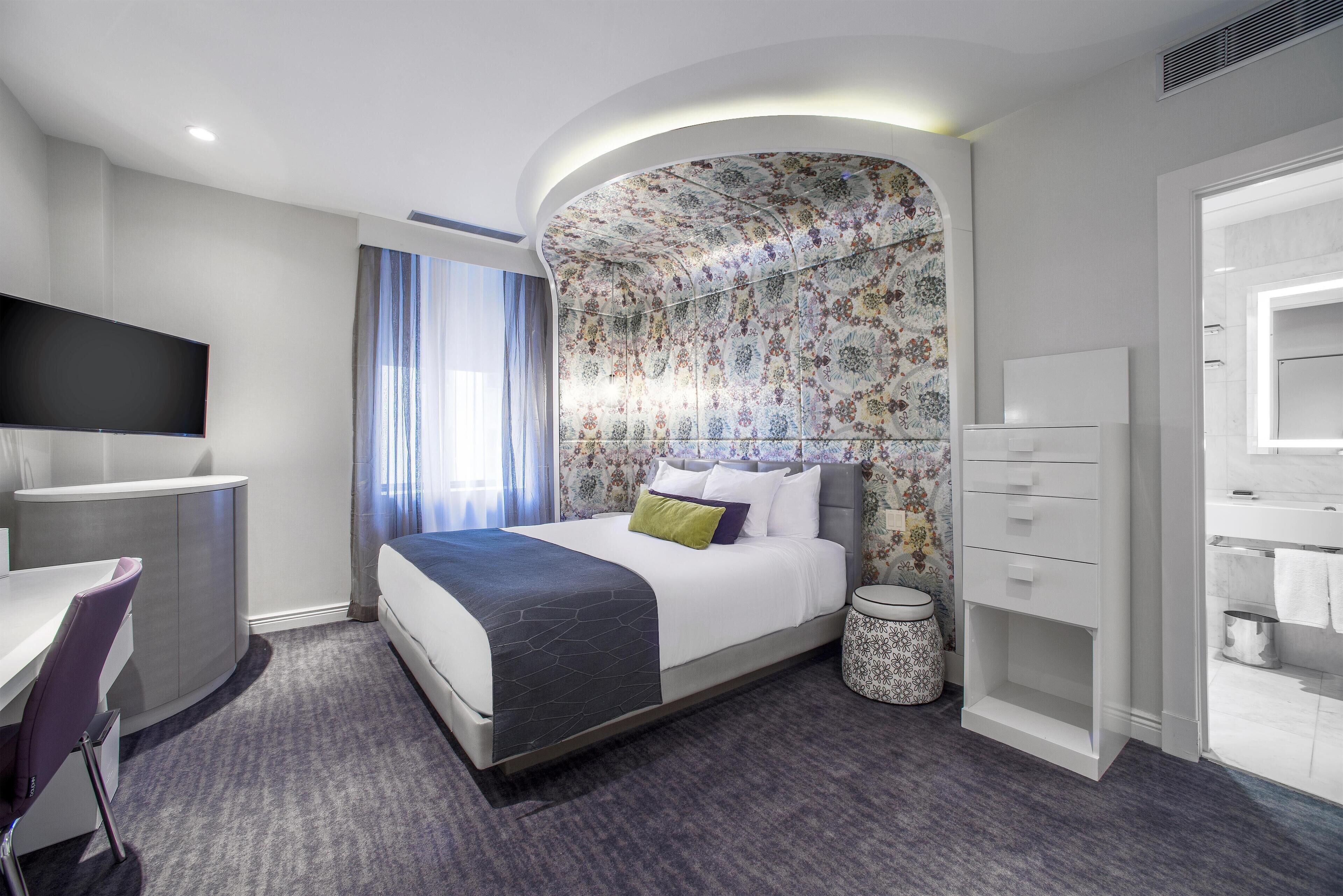 Egyptian cotton sheets, premium bedding, in-room safe, desk