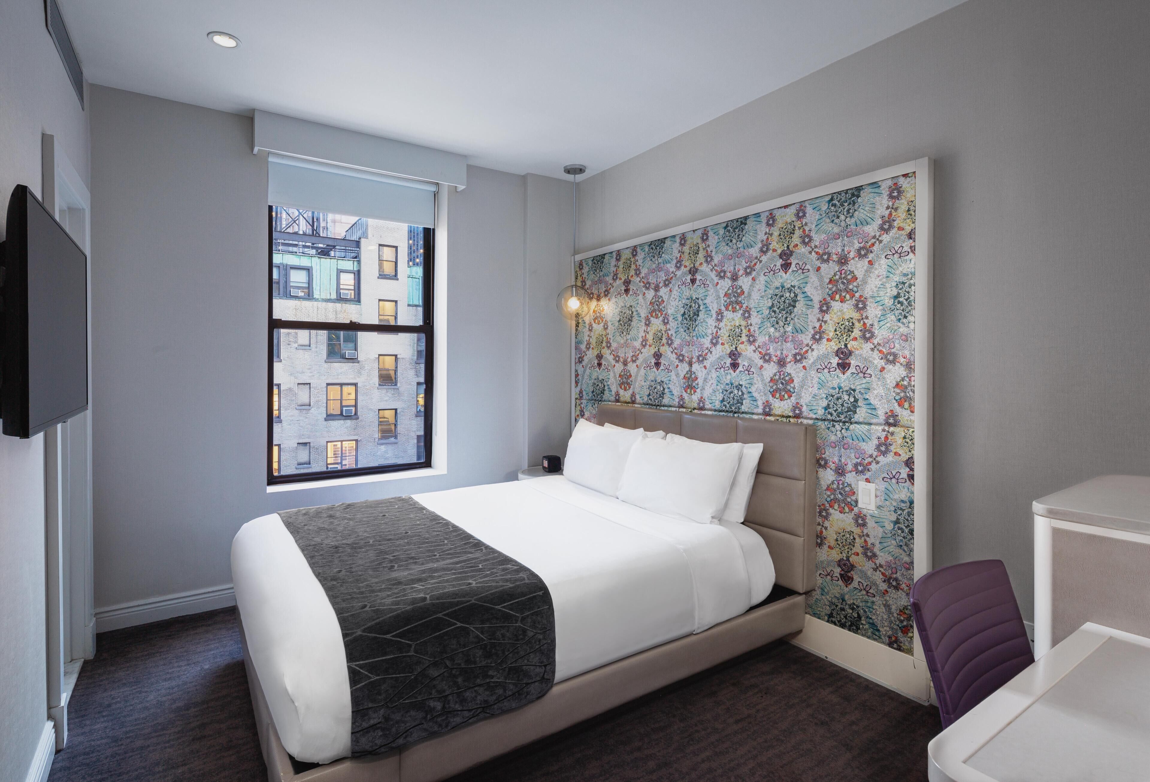 Egyptian cotton sheets, premium bedding, in-room safe, desk