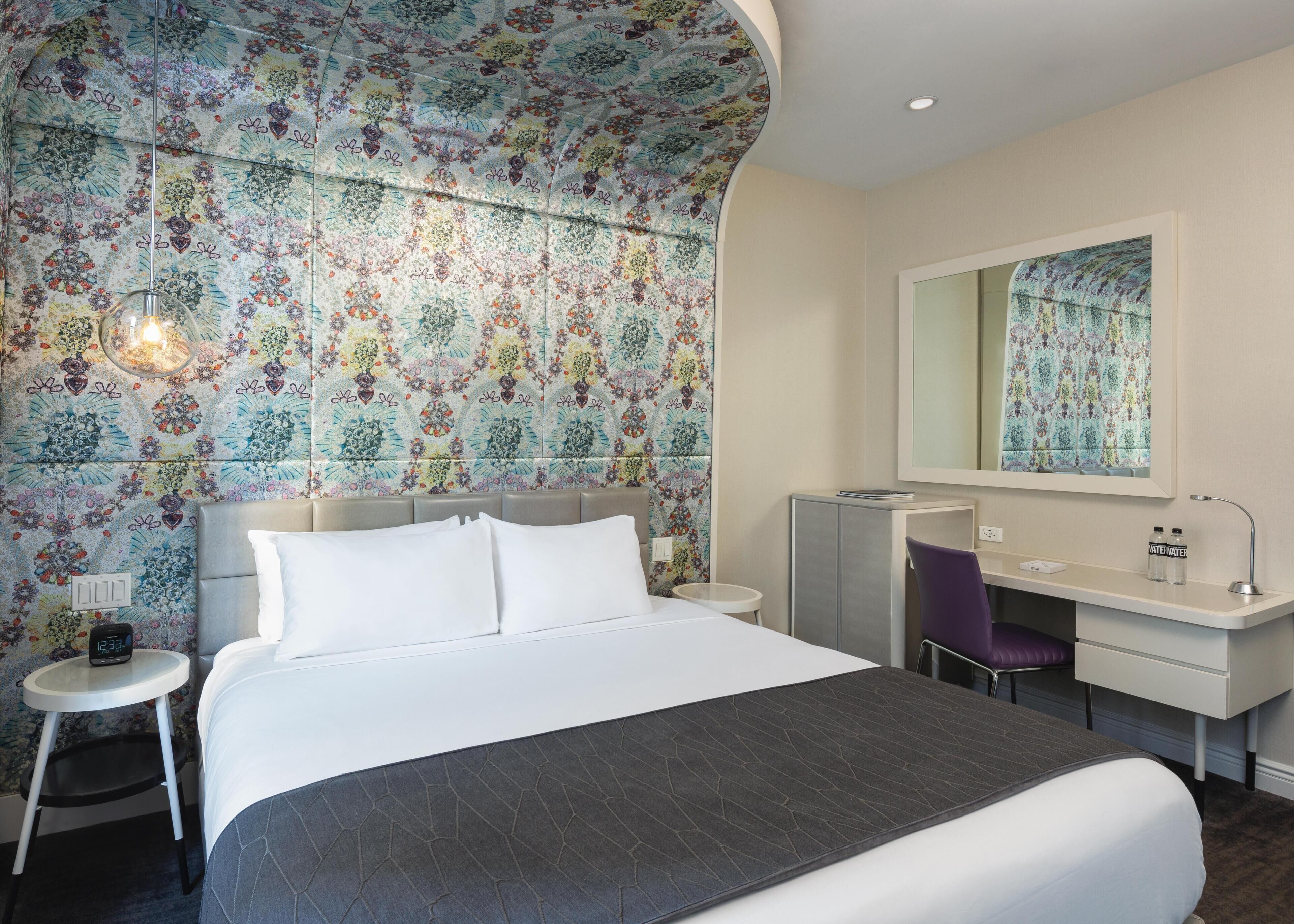 Egyptian cotton sheets, premium bedding, in-room safe, desk