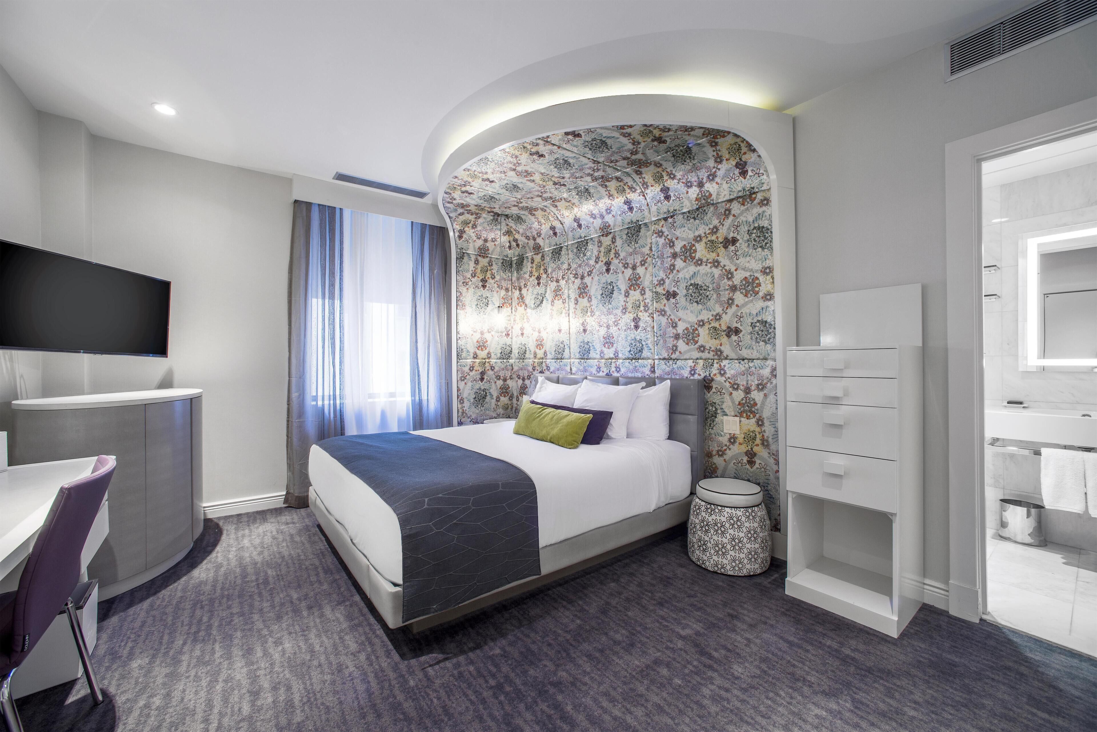 Egyptian cotton sheets, premium bedding, in-room safe, desk