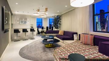 Egyptian cotton sheets, premium bedding, in-room safe, desk