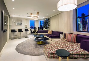 Egyptian cotton sheets, premium bedding, in-room safe, desk - Dream Midtown, by Hyatt (New York)