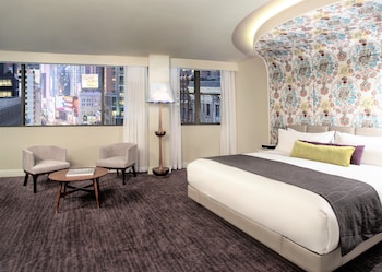 Egyptian cotton sheets, premium bedding, in-room safe, desk at Dream Midtown, by Hyatt