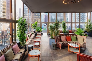 Cocktail bar at Dream Midtown, by Hyatt