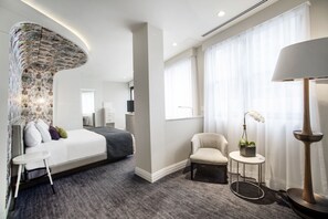 Egyptian cotton sheets, premium bedding, in-room safe, desk