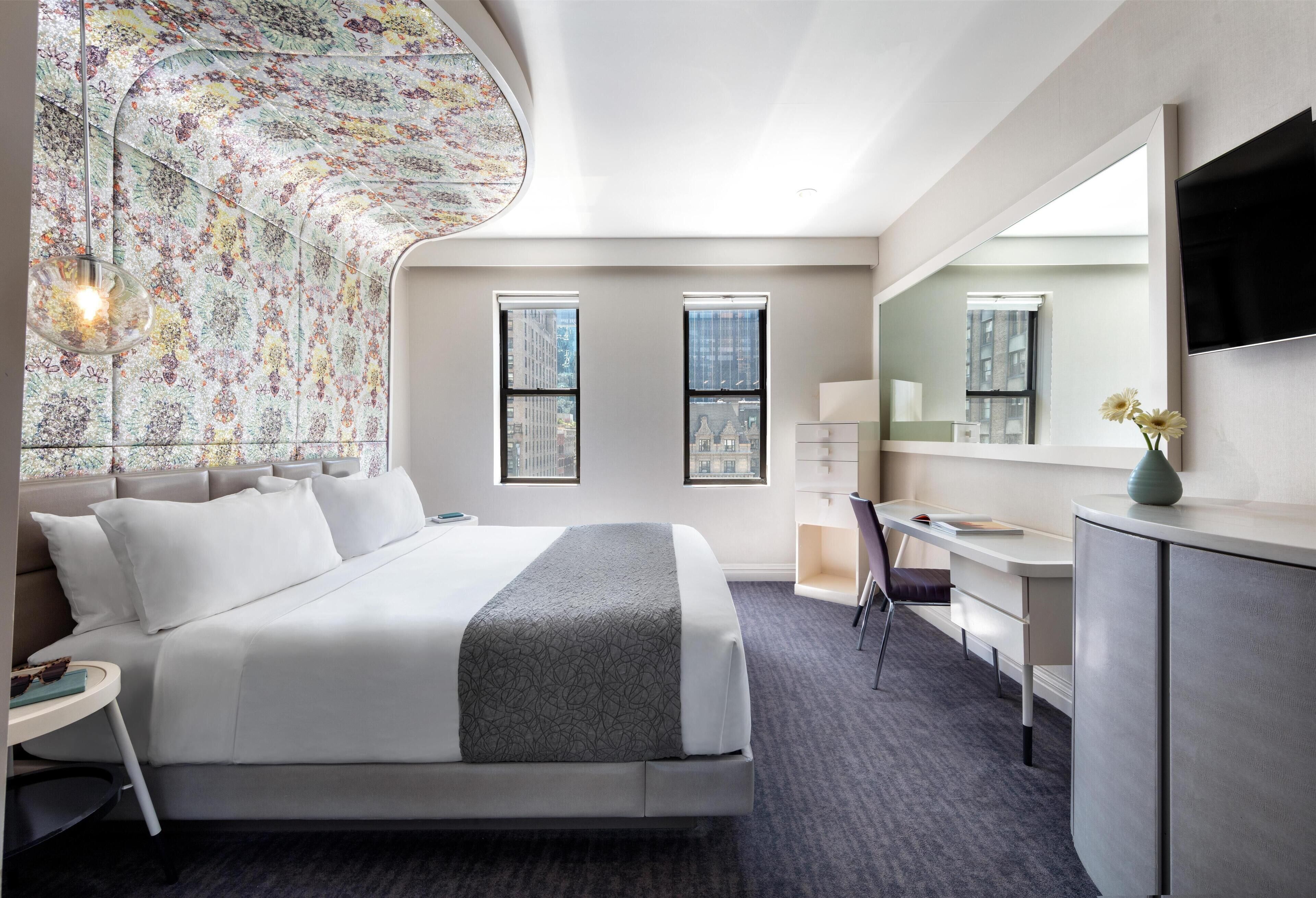 Room, 1 King Bed (Silver)