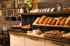 Daily buffet breakfast for a fee - Scandic Ambassadeur Drammen (Drammen)