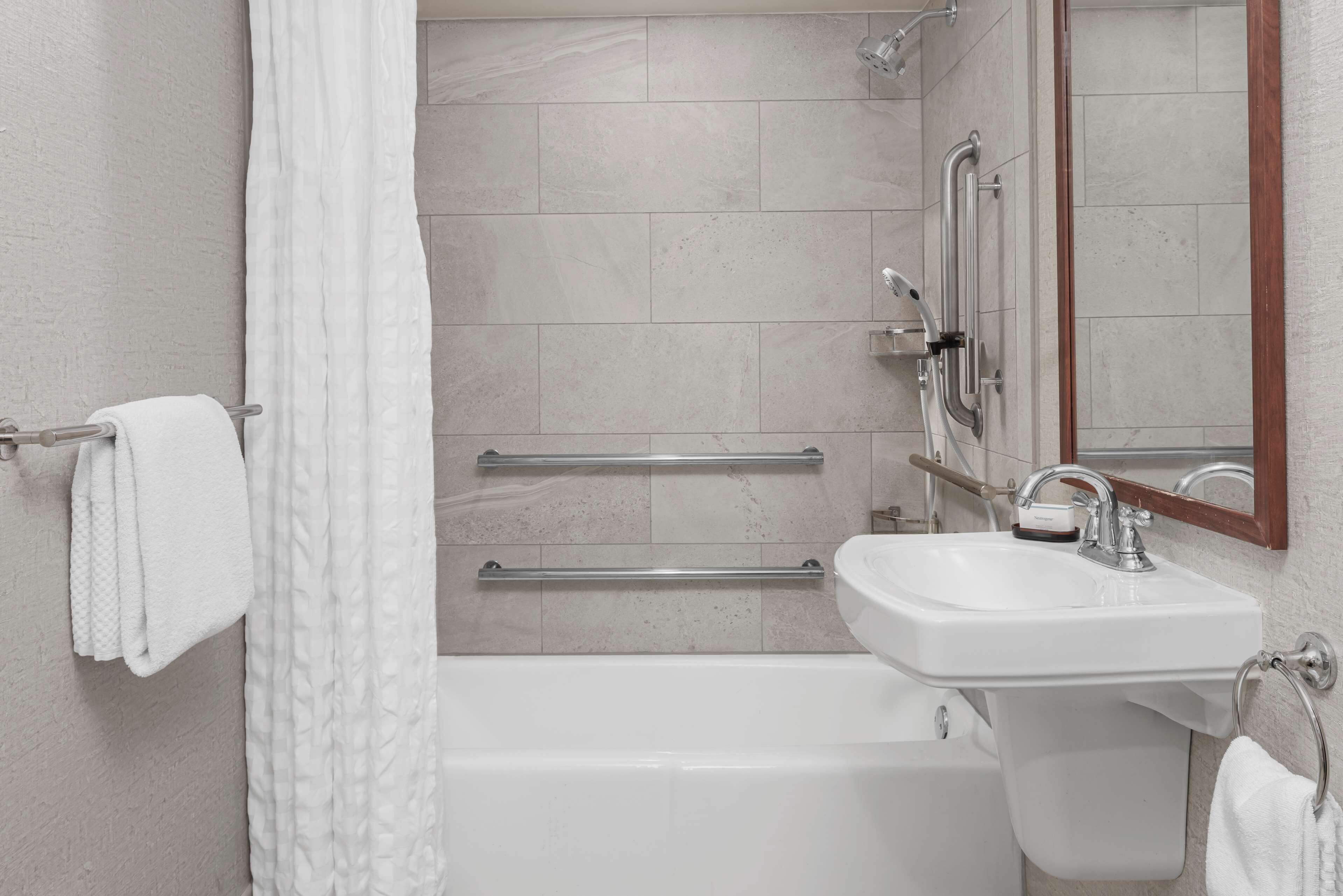 combined shower/bathtub, free toiletries, hair dryer, towels