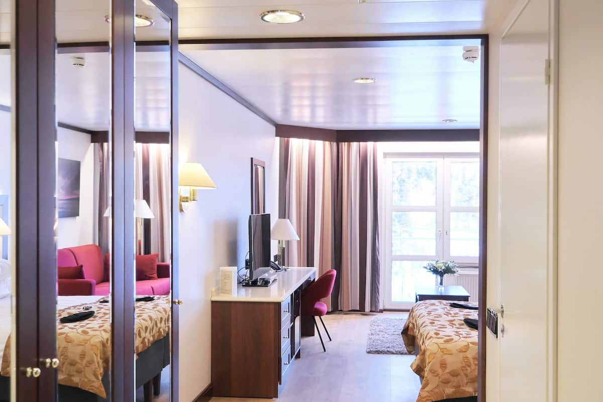 Ropa de cama hipoalergénica y minibar