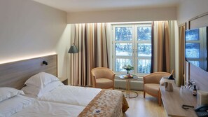Hypo-allergenic bedding, minibar, in-room safe, desk