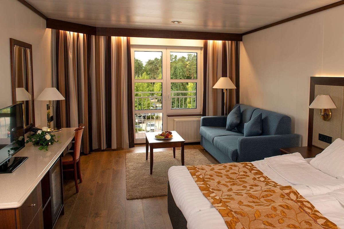 Deluxe Twin Room with Balcony