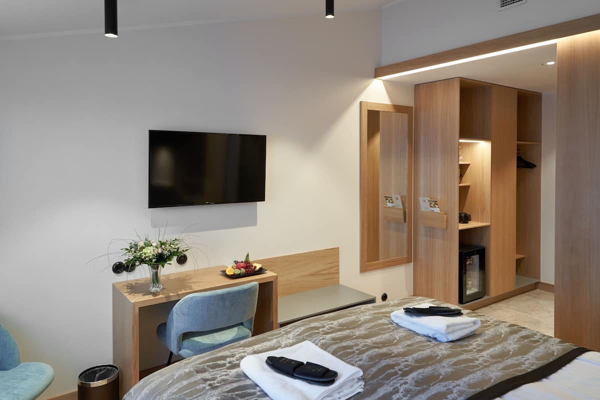 Ropa de cama hipoalergénica y minibar