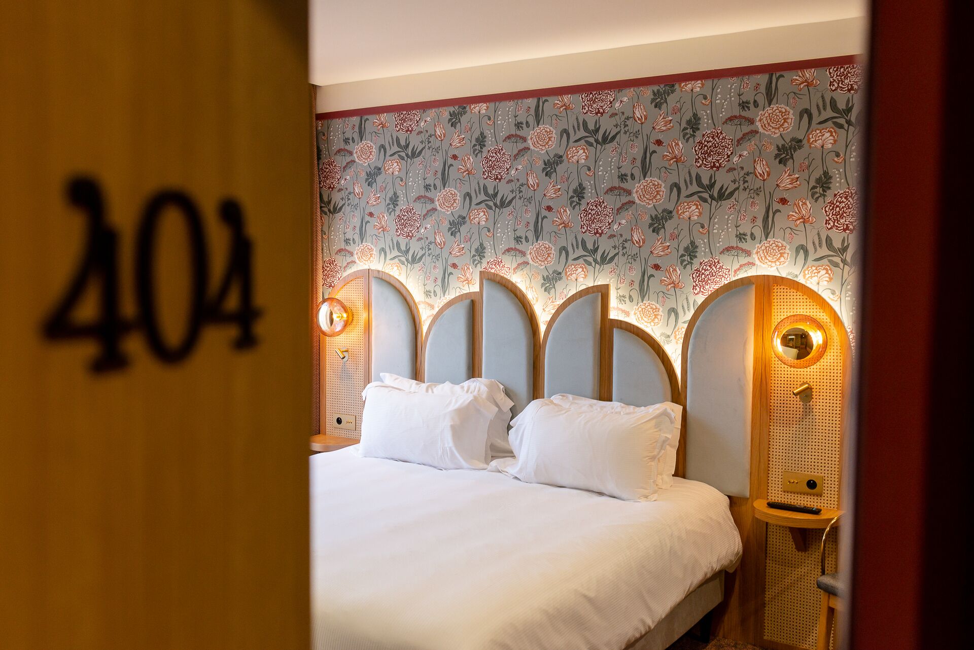 minibar, in-room safe, individually decorated, desk