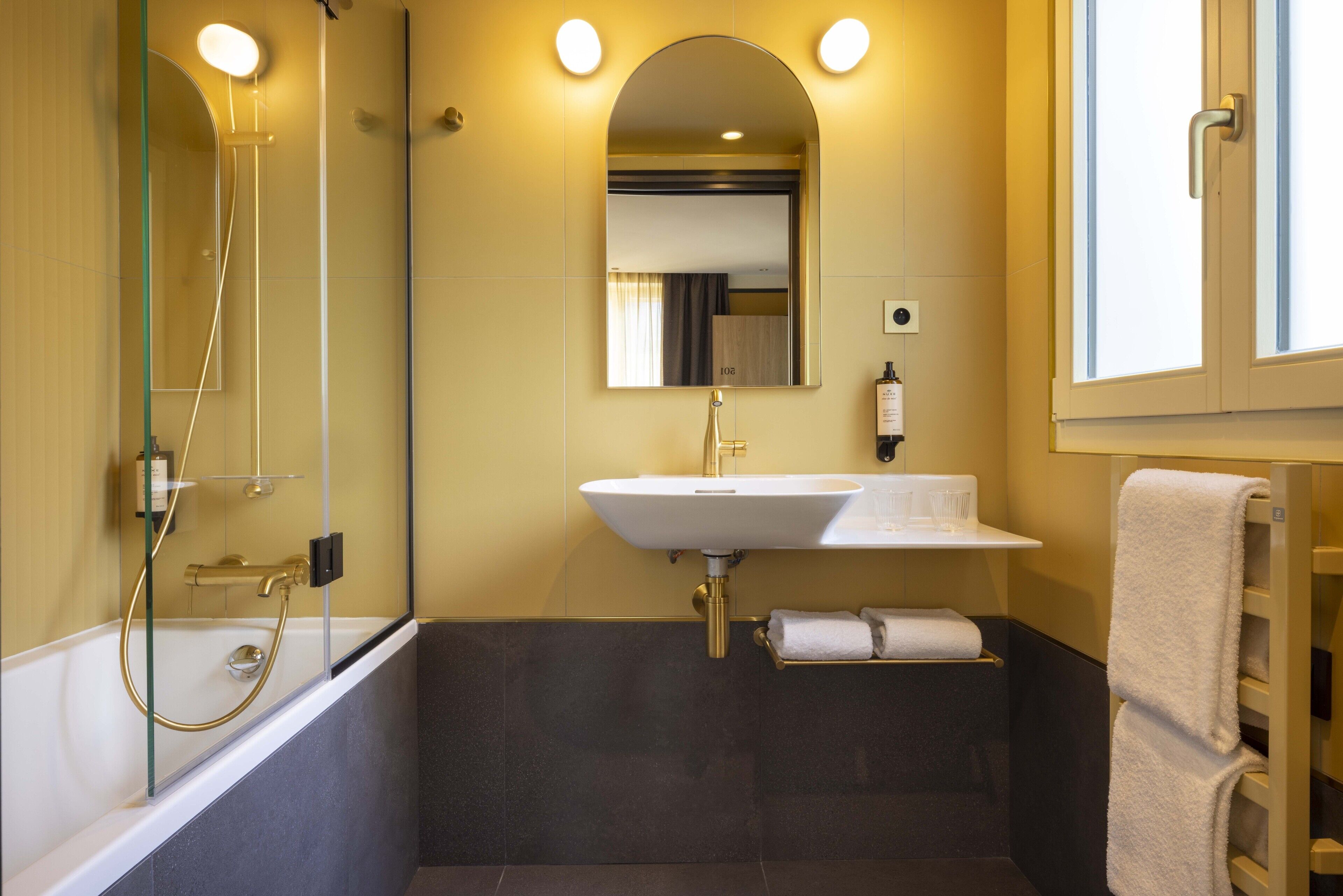 comfort double or twin room | bathroom | free toiletries, hair dryer, slippers, towels